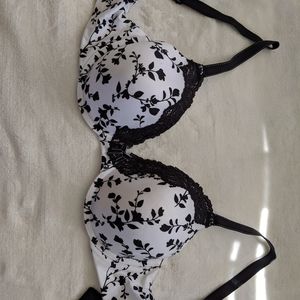 Maidenform full coverage "Devotion" bra; 38C